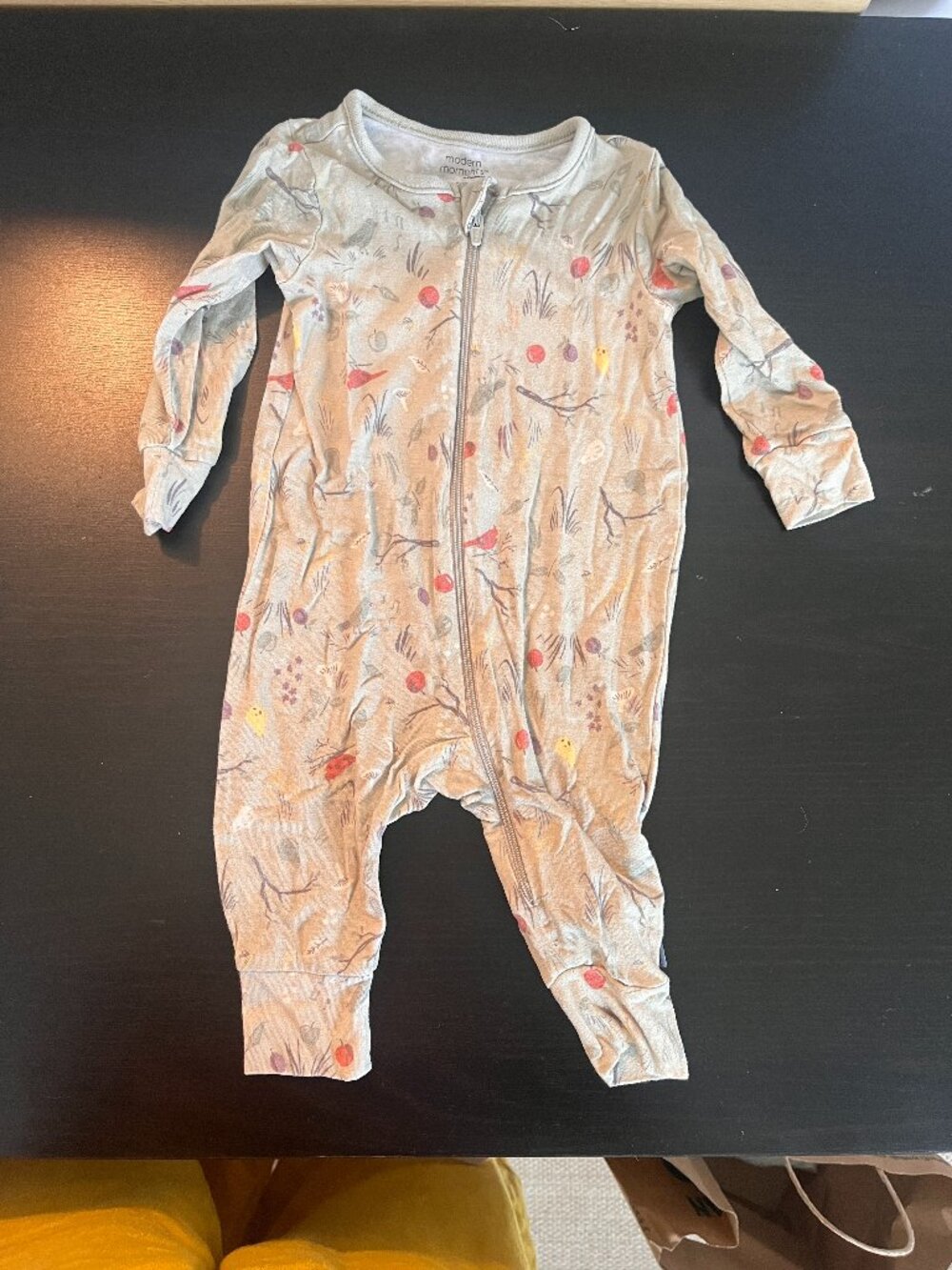 [$2 in a bundle] Gerber 3-6 mo Viscose Apples, Pears, zip pajamas